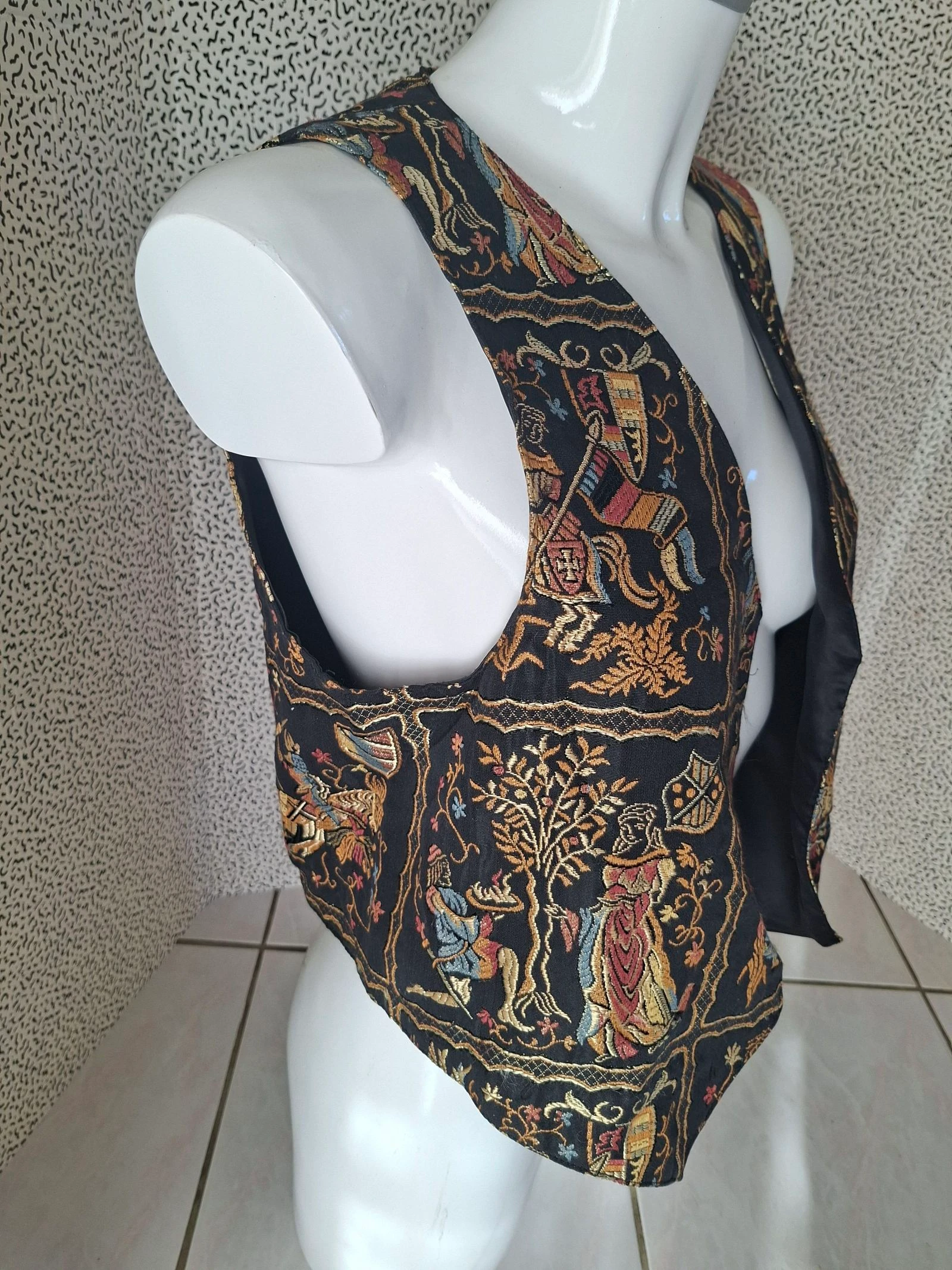 Colete vintage reversível jacquard tapeçaria medieval cavaleiro preto M L – photo 7
